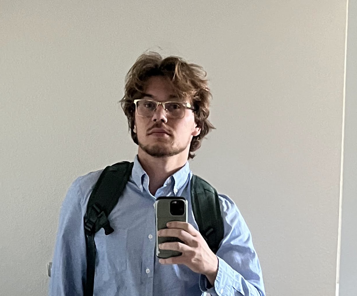 Illustration of a workspace and contact elements